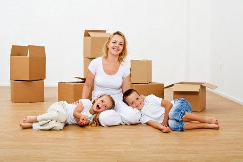 Delivery and transport arrangements for a moving service booking